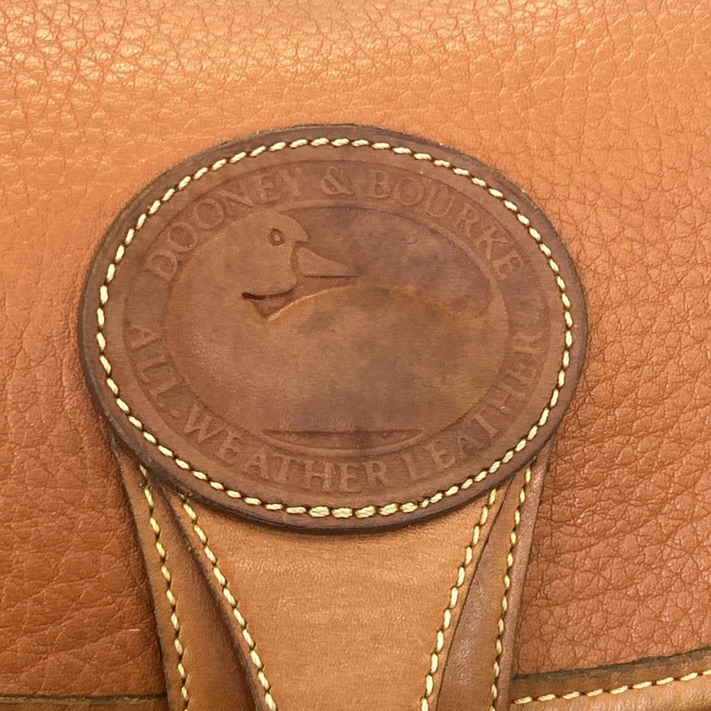 Vintage Dooney Bourke Essex All Weather Saddle Leather Crossbody Bag Purse - Picture 2 of 16
